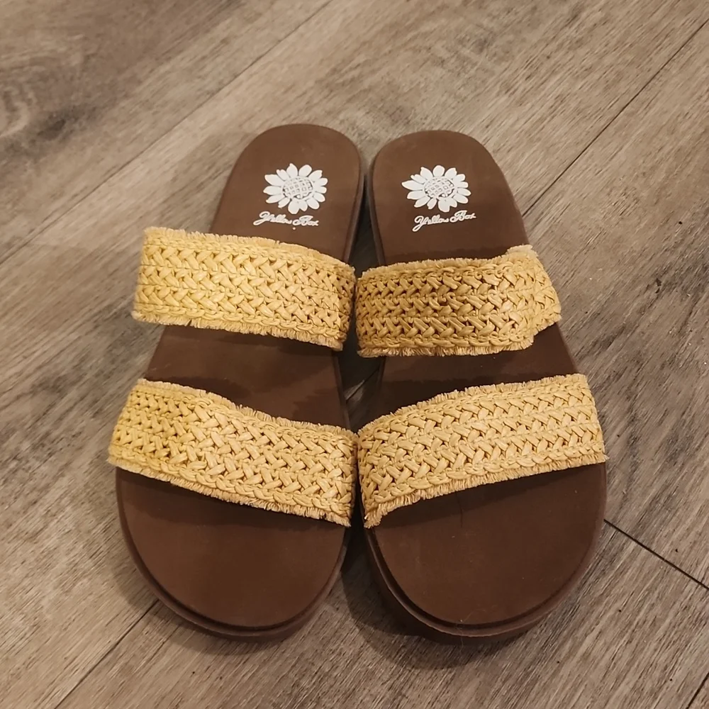 Yellow Box Marigold Fentana sandal size 8